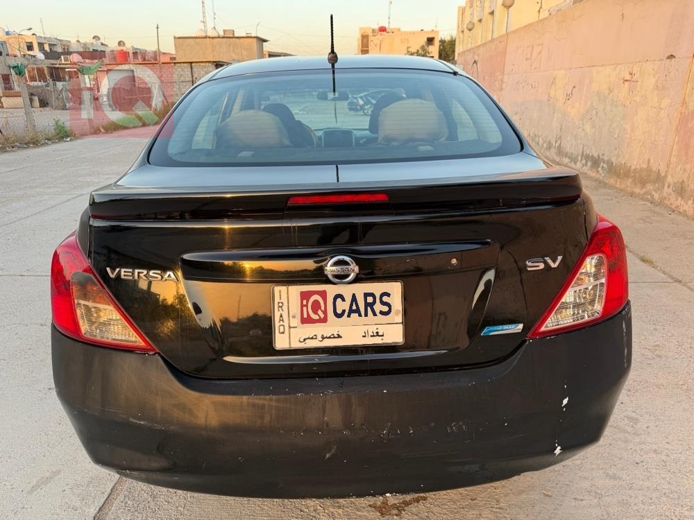 نيسان فيرسا
